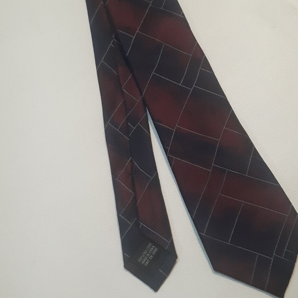 Calvin Klein diamond pattern silk tie - Picture 3 of 7